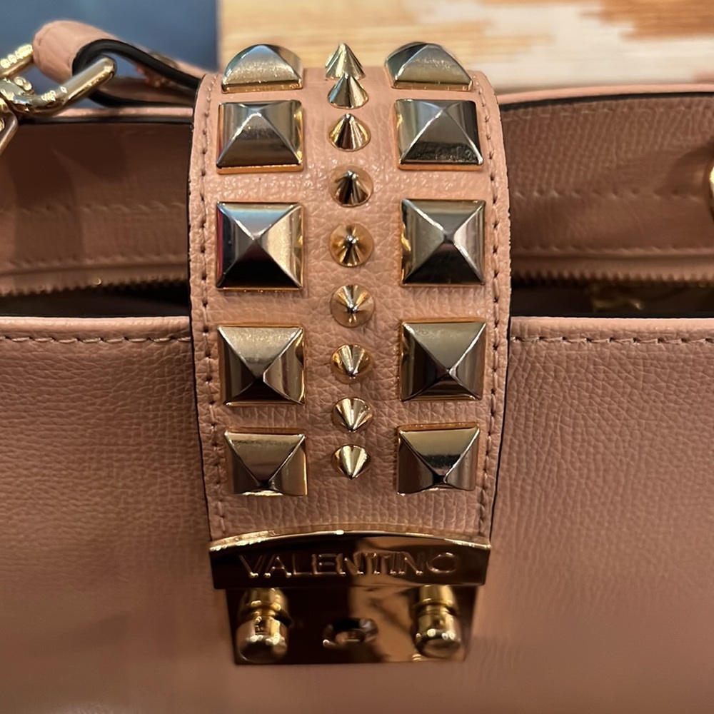 VALENTINO Kiki Rockstud Pebbled  Leather Crossbody Pink - Picture 2 of 8